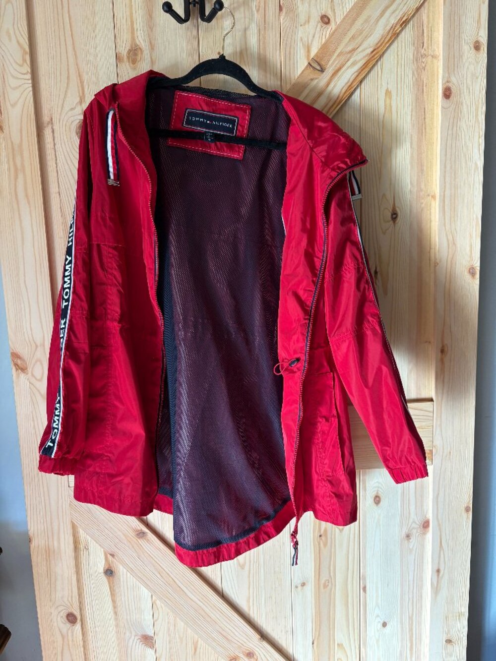 Tommy Hilfiger Red Windbreaker Jacket Logo Sleeve Hooded Size L